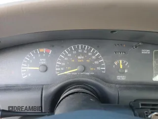 1997 Pontiac Bonneville SE z VIN 1G2HX52K7VH211607, wystawiony jako Copart lot #73705454 z przebiegiem 116 307 mil mil oraz Szkoda całkowita • Salvage title. Historia ofert i sprzedaży dostępna na DreamBid. Obrazek 9.