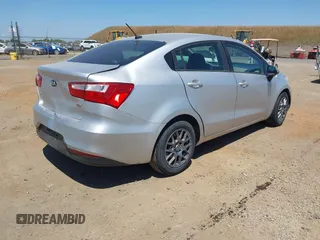 2017 Kia Rio LX z VIN KNADM4A30H6043779, wystawiony jako IAAI lot #42231580 z przebiegiem 123 861 mil mil oraz . Historia ofert i sprzedaży dostępna na DreamBid. Obrazek 4.