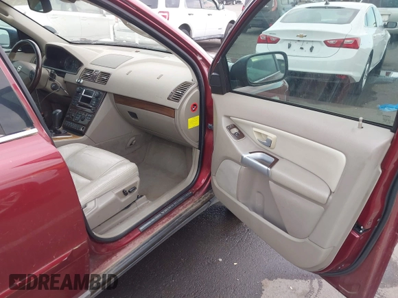 2005 Volvo XC90 z VIN YV1CZ852951218266, wystawiony jako IAAI lot #40748237 z przebiegiem 227 162 mil mil oraz . Historia ofert i sprzedaży dostępna na DreamBid. Obrazek 5.