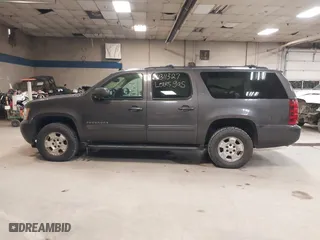 2010 Chevrolet Suburban LT with VIN 1GNUKJE36AR139025, listed as a IAAI auction lot 41311327 with 201,955 mi miles. Bid and sale history available at carsss.com. Image 14.