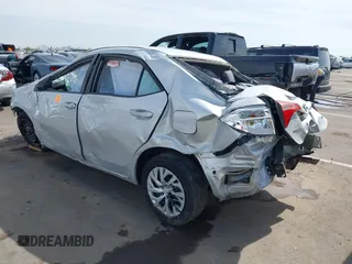 2018 Toyota Corolla L z VIN 2T1BURHE5JC068433, wystawiony jako IAAI lot #42236630 z przebiegiem Nie podano mil oraz . Historia ofert i sprzedaży dostępna na DreamBid. Obrazek 3.