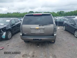 2012 Chevrolet Tahoe LT z VIN 1GNSCBE08CR136971, wystawiony jako IAAI lot #42211242 z przebiegiem 214 910 mil mil oraz . Historia ofert i sprzedaży dostępna na DreamBid. Obrazek 16.