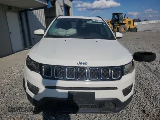 2018 Jeep Compass Latitude z VIN 3C4NJDBB8JT483363, wystawiony jako Copart lot #50693775 z przebiegiem 115 389 mil mil oraz Szkoda całkowita • Salvage title. Historia ofert i sprzedaży dostępna na DreamBid. Obrazek 5.