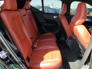2019 Volvo XC40 Momentum z VIN YV4162UK3K2110085, wystawiony jako Copart lot #54075235 z przebiegiem 32 305 mil mil oraz Szkoda całkowita • Salvage title. Historia ofert i sprzedaży dostępna na DreamBid. Obrazek 11.
