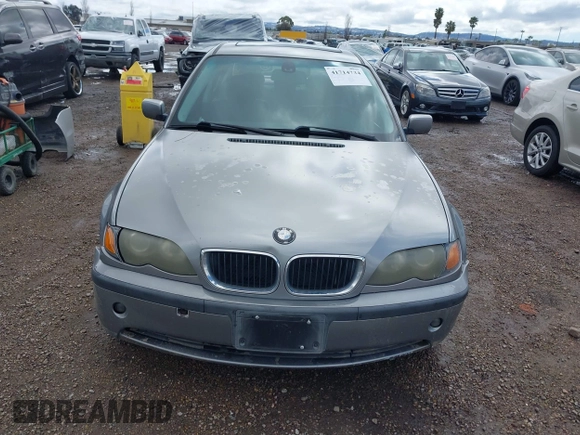 2005 BMW 3 Series 325i with VIN WBAET37485NJ91293, listed as a IAAI auction lot 41714734 with 170,996 mi miles. Bid and sale history available at carsss.com. Image 12.