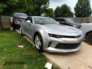 2018 Chevrolet Camaro 1LT z VIN 1G1FB1RS5J0146418, wystawiony jako IAAI lot #42445387 z przebiegiem 96 042 mil mil oraz . Historia ofert i sprzedaży dostępna na DreamBid. Obrazek 1.
