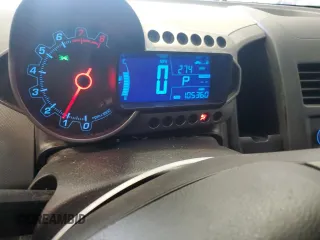 2013 Chevrolet Sonic LS z VIN 1G1JA5SH9D4211285, wystawiony jako Copart lot #51173585 z przebiegiem 105 360 mil mil oraz Szkoda całkowita • Salvage title. Historia ofert i sprzedaży dostępna na DreamBid. Obrazek 9.