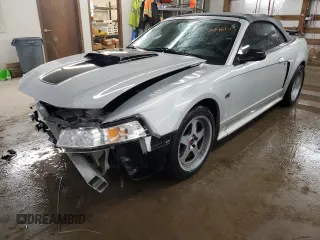 2002 Ford Mustang GT Deluxe z VIN 1FAFP45X62F160859, wystawiony jako Copart lot #45946145 z przebiegiem 110 078 mil mil oraz Szkoda całkowita • Salvage title. Historia ofert i sprzedaży dostępna na DreamBid. Obrazek 1.