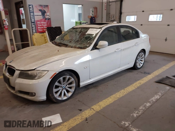 2011 BMW 3 Series 328i with VIN WBAPH5C55BA442391, listed as a IAAI auction lot 41807148 with Not Provided miles and . Bid and sale history available at carsss.com. Image 17.