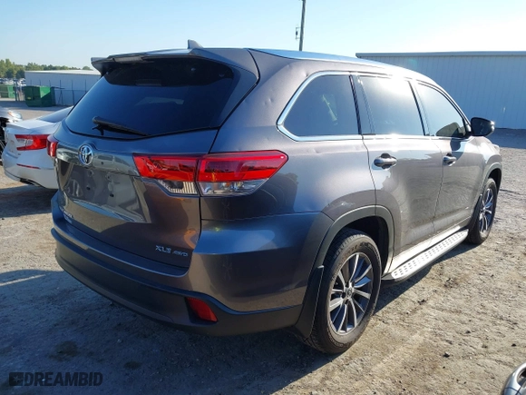 2019 Toyota Highlander SE with VIN 5TDJZRFH7KS950268, listed as a IAAI auction lot 40516162 with 37,868 mi miles. Bid and sale history available at carsss.com. Image 4.