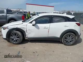 2018 Mazda CX-3 Touring z VIN JM1DKDC75J0326180, wystawiony jako IAAI lot #41787541 z przebiegiem 96 584 mil mil oraz . Historia ofert i sprzedaży dostępna na DreamBid. Obrazek 14.