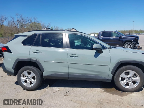 2021 Toyota RAV4 XLE with VIN 2T3W1RFV2MW137411, listed as a IAAI auction lot 41781029 with 80,002 mi miles. Bid and sale history available at carsss.com. Image 13.