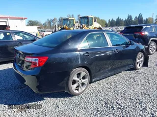 2014 Toyota Camry L with VIN 4T1BF1FK0EU732209, listed as a IAAI auction lot 40424721 with 200,271 mi miles. Bid and sale history available at carsss.com. Image 4.