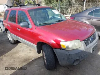 2006 Ford Escape XLT with VIN 1FMYU03116KC42851, listed as a IAAI auction lot 41667519 with 257,502 mi miles. Bid and sale history available at carsss.com. Image 1.