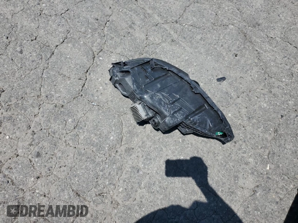 2023 Tesla Model S z VIN 5YJSA1E58PF500032, wystawiony jako Copart lot #57532955 z przebiegiem Nie podano mil oraz Szkoda całkowita • Salvage title. Historia ofert i sprzedaży dostępna na DreamBid. Obrazek 12.