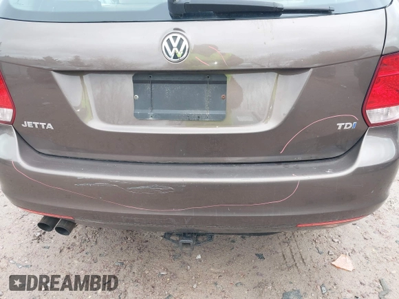 2012 Volkswagen Jetta SportWagen TDI w/Sunroof with VIN 3VWPL7AJ6CM647247, listed as a IAAI auction lot 42042449 with 186,015 mi miles. Bid and sale history available at carsss.com. Image 6.