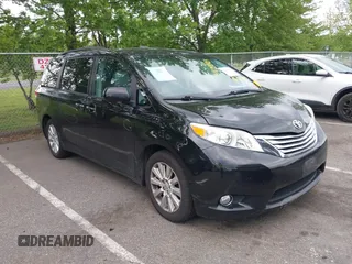 2011 Toyota Sienna XLE z VIN 5TDDK3DC2BS002852, wystawiony jako IAAI lot #42399985 z przebiegiem 143 236 mil mil oraz . Historia ofert i sprzedaży dostępna na DreamBid. Obrazek 1.