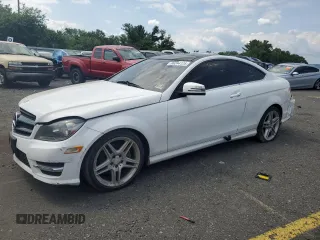 2013 Mercedes-Benz C 250 с VIN WDDGJ4HB3DF956140, выставлен на аукционе Copart как лот 66244125 с пробегом 151 580 миль миль и Чистый • Clean title. История ставок и продаж доступна на DreamBid. Изображение 1.