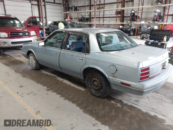1994 Oldsmobile Cutlass Ciera S z VIN 1G3AG55M1R6384518, wystawiony jako IAAI lot #41714821 z przebiegiem 108 397 mil mil oraz . Historia ofert i sprzedaży dostępna na DreamBid. Obrazek 3.