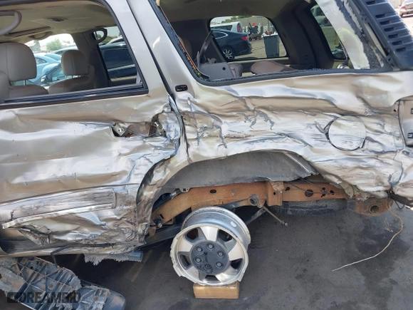 2001 Chevrolet Tahoe LS with VIN 1GNEK13TX1R192382, listed as a IAAI auction lot 39976735 with 243,083 mi miles. Bid and sale history available at carsss.com. Image 6.