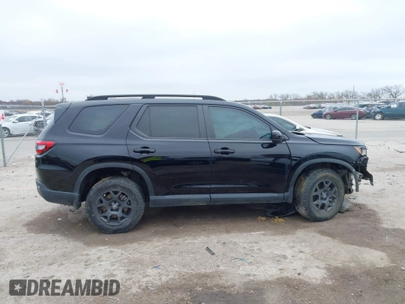 2023 Honda Pilot TrailSport with VIN 5FNYG1H63PB051646, listed as a IAAI auction lot 41069614 with 28,730 mi miles. Bid and sale history available at carsss.com. Image 13.