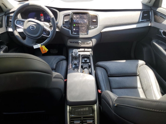2024 Volvo XC90 Ultimate Bright Theme with VIN YV4H60CF2R1232864, listed as a Copart auction lot 62267935 with 10,753 mi miles and Salvage title. Bid and sale history available at DreamBid. Image 8.