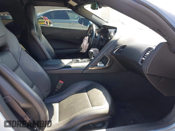 2017 Chevrolet Corvette 1LT z VIN 1G1YA2D71H5103681, wystawiony jako IAAI lot #42302548 z przebiegiem 69 557 mil mil oraz . Historia ofert i sprzedaży dostępna na DreamBid. Obrazek 5.