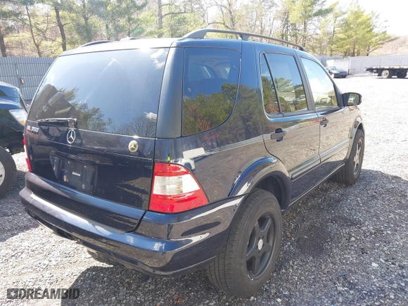 2003 Mercedes-Benz M-Class 3.7L with VIN 4JGAB57E03A418713, listed as a IAAI auction lot 41835875 with 195,982 mi miles. Bid and sale history available at carsss.com. Image 4.