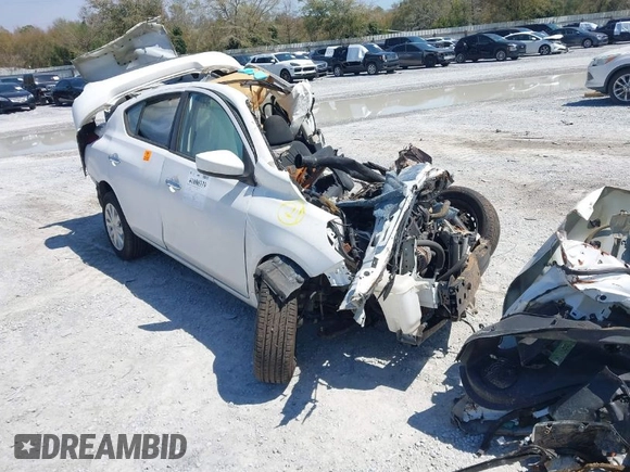 2017 Nissan Versa S Plus z VIN 3N1CN7AP4HL821719, wystawiony jako IAAI lot #41880339 z przebiegiem Nie podano mil oraz . Historia ofert i sprzedaży dostępna na DreamBid. Obrazek 1.