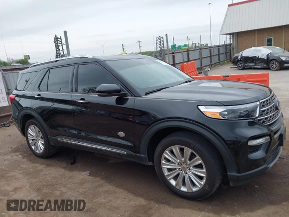 2022 Ford Explorer King Ranch z VIN 1FM5K8LC5NGA34787, wystawiony jako IAAI lot #42066427 z przebiegiem 82 945 mil mil oraz . Historia ofert i sprzedaży dostępna na DreamBid. Obrazek 13.