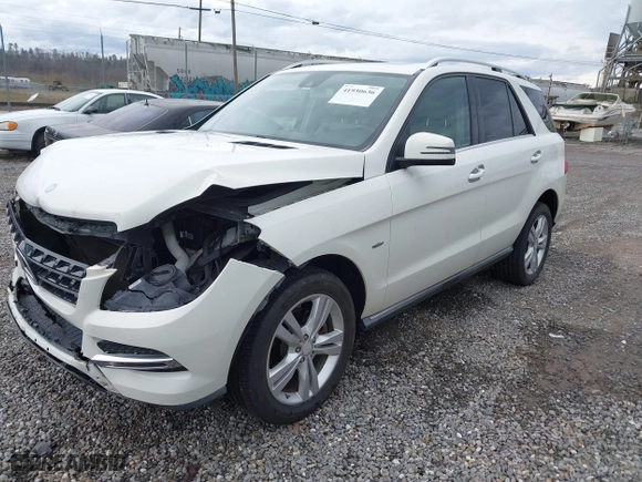 2012 Mercedes-Benz M-Class ML 350 with VIN 4JGDA5HB4CA091821, listed as a IAAI auction lot 41930636 with 152,134 mi miles. Bid and sale history available at carsss.com. Image 17.