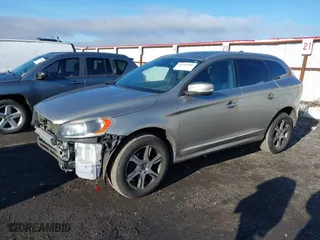 2015 Volvo XC60 T6 Platinum with VIN YV4902RM4F2733932, listed as a IAAI auction lot 41321986 with 103,845 mi miles. Bid and sale history available at carsss.com. Image 18.