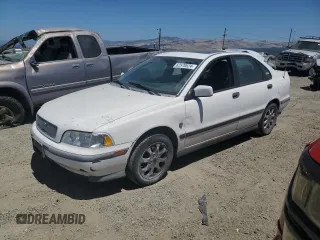 2000 Volvo S40 с VIN YV1VS255XYF542810, выставлен на аукционе Copart как лот 62570624 с пробегом 180 692 миль миль и Списание • Salvage title. История ставок и продаж доступна на DreamBid. Изображение 1.