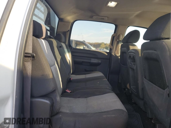 2008 GMC Sierra 3500HD DRW SLE2 z VIN 1GTJK33688F205851, wystawiony jako Copart lot #77532264 z przebiegiem 196 137 mil mil oraz Czysty tytuł • Clean title. Historia ofert i sprzedaży dostępna na DreamBid. Obrazek 11.