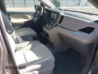 2018 Toyota Sienna LE Auto Access Seat with VIN 5TDKZ3DC4JS925755, listed as a IAAI auction lot 41887172 with 212,921 mi miles. Bid and sale history available at carsss.com. Image 5.