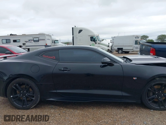 2019 Chevrolet Camaro 1SS z VIN 1G1FF1R70K0111514, wystawiony jako IAAI lot #41924277 z przebiegiem Nie podano mil oraz . Historia ofert i sprzedaży dostępna na DreamBid. Obrazek 13.