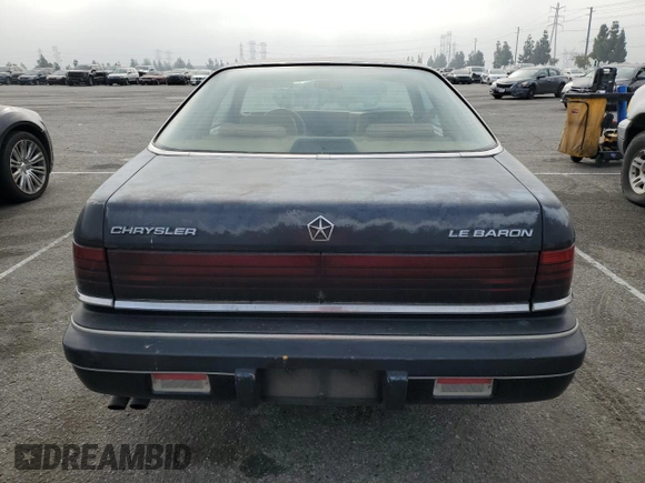 1987 Chrysler LeBaron z VIN 1C3CJ51E1HG137845, wystawiony jako Copart lot #86610254 z przebiegiem Nie podano mil oraz Czysty tytuł • Clean title. Historia ofert i sprzedaży dostępna na DreamBid. Obrazek 6.