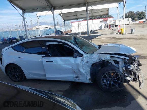2018 Tesla Model 3 Long Range Battery z VIN 5YJ3E1EB3JF187543, wystawiony jako IAAI lot #41879169 z przebiegiem 74 144 mil mil oraz . Historia ofert i sprzedaży dostępna na DreamBid. Obrazek 14.