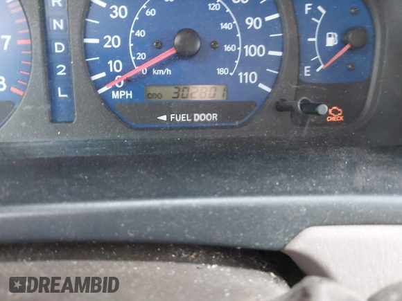 2001 Toyota Sienna LE with VIN 4T3ZF13CX1U367504, listed as a IAAI auction lot 42111583 with 302,801 mi miles and . Bid and sale history available at DreamBid. Image 7.
