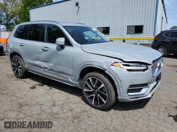 2024 Volvo XC90 Plus Bright Theme z VIN YV4062JE6R1181548, wystawiony jako Copart lot #57970905 z przebiegiem Nie podano mil oraz Czysty tytuł • Clean title. Historia ofert i sprzedaży dostępna na DreamBid. Obrazek 4.