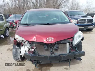 2011 Toyota Sienna LE AAS with VIN 5TDKK3DC7BS007097, listed as a IAAI auction lot 41802056 with 170,471 mi miles. Bid and sale history available at carsss.com. Image 6.