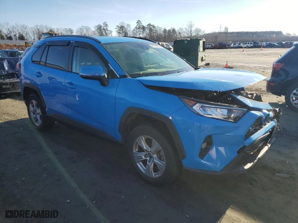 2020 Toyota RAV4 XLE with VIN JTMP1RFV0LD058593, listed as a Copart auction lot 42770955 with 47,345 mi miles and Salvage Title. Bid and sale history available at carsss.com. Image 4.