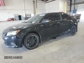 2013 Scion tC z VIN JTKJF5C75D3058143, wystawiony jako Copart lot #58116405 z przebiegiem 242 201 mil mil oraz Szkody całkowita. Historia ofert i sprzedaży dostępna na DreamBid. Obrazek 1.
