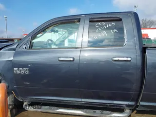 2018 Ram 1500 Tradesman z VIN 1C6RR6FG3JS325243, wystawiony jako IAAI lot #41630019 z przebiegiem 54 019 mil mil oraz . Historia ofert i sprzedaży dostępna na DreamBid. Obrazek 15.