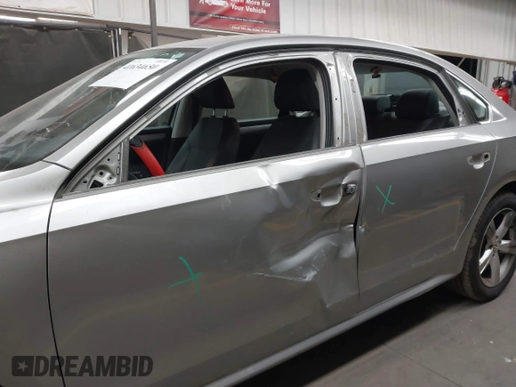 2012 Volkswagen Passat SE z VIN 1VWBP7A32CC049822, wystawiony jako IAAI lot #41634650 z przebiegiem 130 896 mil mil oraz . Historia ofert i sprzedaży dostępna na DreamBid. Obrazek 6.