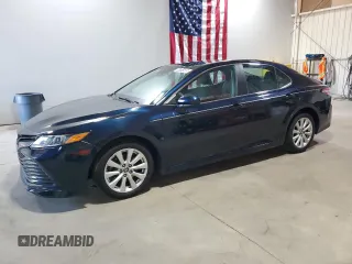2020 Toyota Camry LE with VIN 4T1C11AK0LU899029, listed as a Copart auction lot 54781605 with 71,555 mi miles and Clean Title. Bid and sale history available at carsss.com. Image 1.