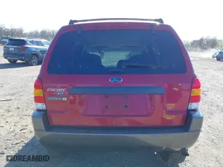 2004 Ford Escape XLT with VIN 1FMCU931X4KB19738, listed as a IAAI auction lot 41925561 with 220,674 mi miles. Bid and sale history available at carsss.com. Image 16.