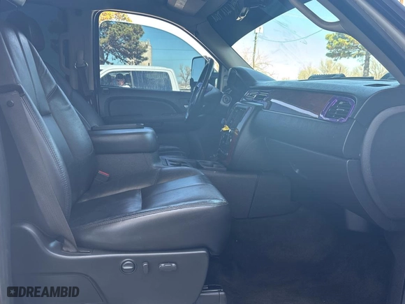 2009 Chevrolet Silverado 1500 LTZ with VIN 3GCEK33M39G269439, listed as a Copart auction lot 48946075 with 142,207 mi miles and Clean Title. Bid and sale history available at carsss.com. Image 5.