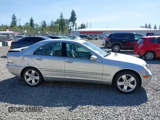 2001 Mercedes-Benz C 230/260/280/320 z VIN WDBRF61J51F013288, wystawiony jako IAAI lot #42322128 z przebiegiem Nie podano mil oraz . Historia ofert i sprzedaży dostępna na DreamBid. Obrazek 13.