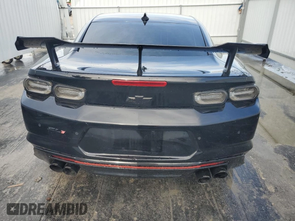 2018 Chevrolet Camaro ZL1 z VIN 1G1FK1R66J0136757, wystawiony jako Copart lot #71070224 z przebiegiem 7760 mil mil oraz Tytuł czysty. Historia ofert i sprzedaży dostępna na DreamBid. Obrazek 6.